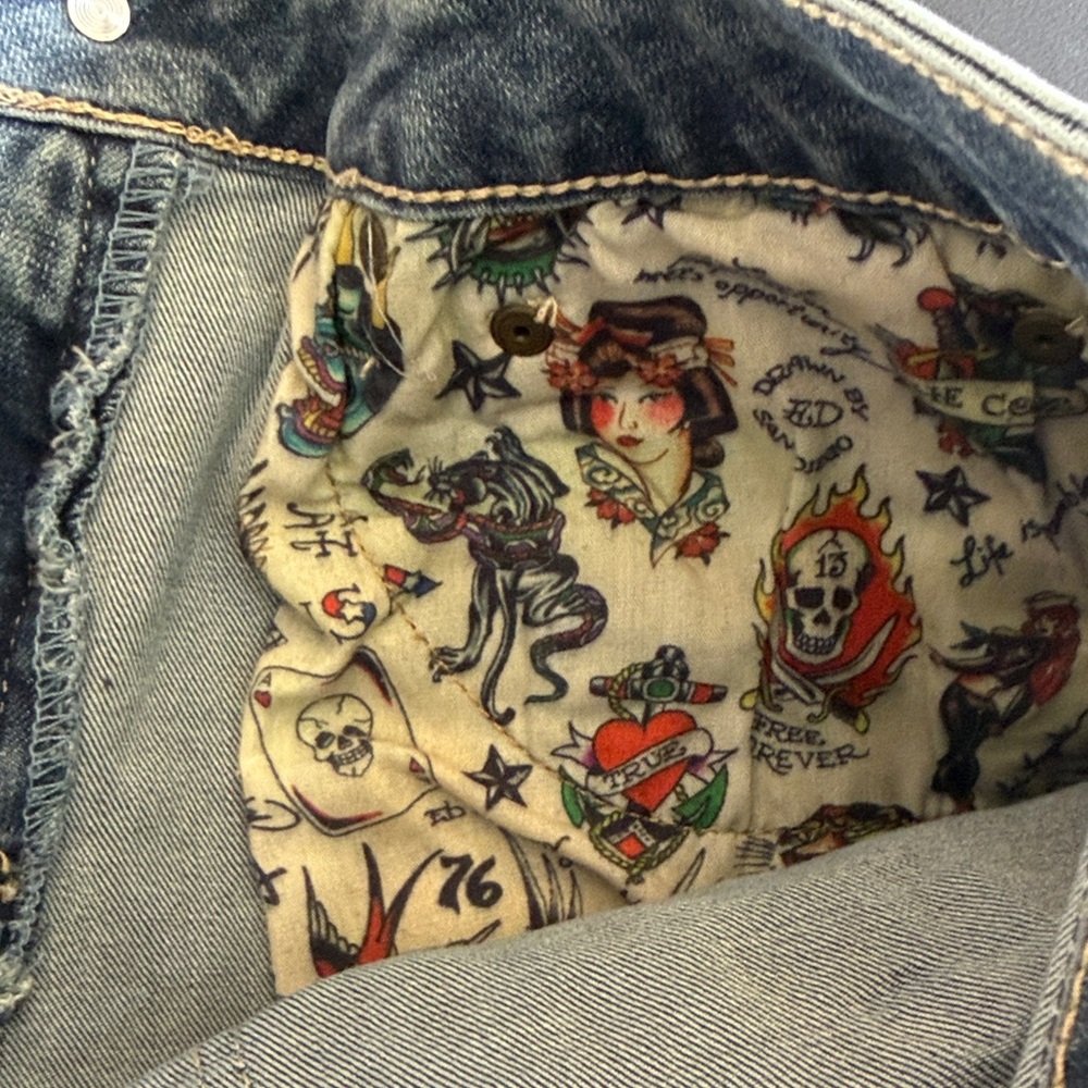 Ed Hardy Y2K Embroidered Fit & Flare Jeans NWT Size 28 Tattoo Graphic Denim - Picture 15 of 16